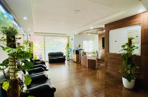 Vyttila Hotel | Oval Retreat