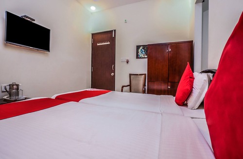 Begumpet Hotel | OYO 15928 Hotel Midtown