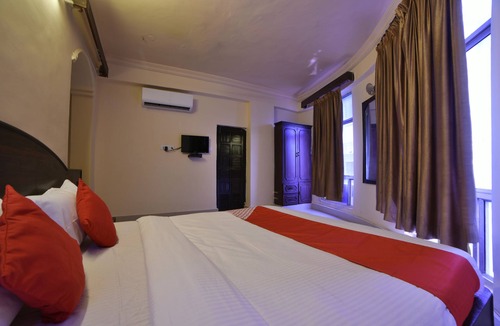 Lakdi Ka Pul Hotel | OYO 16018 Rainbow Saphire