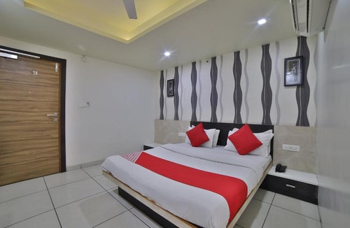 Chandkheda Hotel | OYO 3056 Hotel Sigma Inn