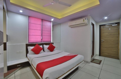 Chandkheda Hotel | OYO 3056 Hotel Sigma Inn