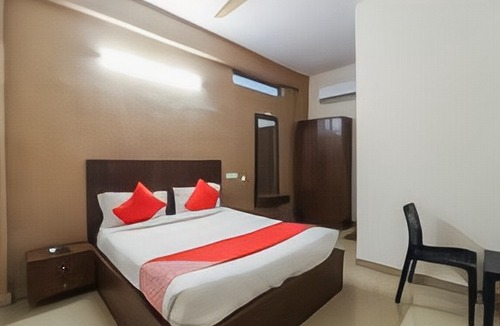 Banjara Hills Hotel | OYO 67803 R-inn