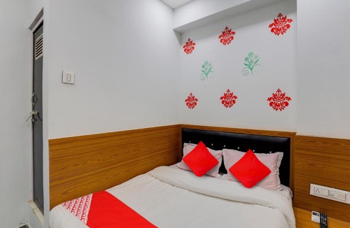 Ahmedabad Hotel | OYO Hotel Sunrise Inn