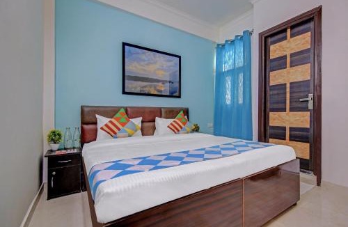Sainik Farm Hotel | OYO Townhouse Saket Residency 1 Delhi