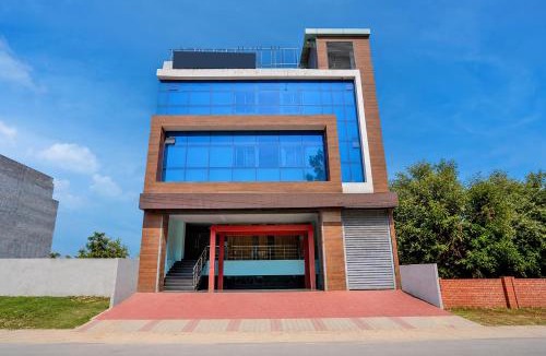 Auli Hotel | OYO Townhouse SSM Hospital Formerly The Arcas Hotel