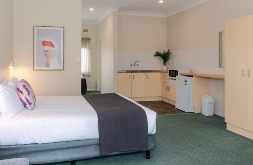 Forster Hotel | Pacific Motel 10
