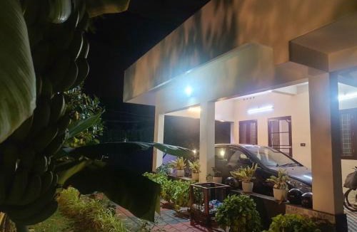 Kumbalam Apartment | PADUA HOMESTAY 2Bhk furnished 1AC,1 Non AC near Manorama