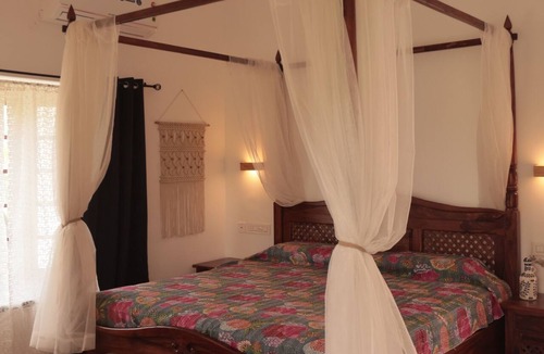 Cherthala Bed & Breakfast | Palliath House-Heritage Villa Beachside