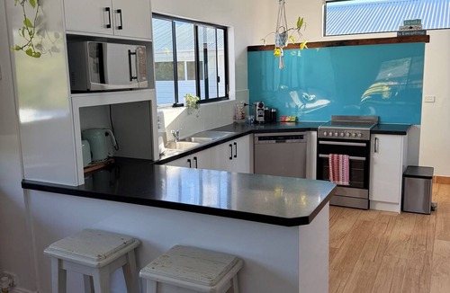Lake Cathie House | 'Palm Retreat': 100m to Lake Cathie and beach, great for families- Pet Friendly