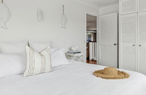 Yamba House | Pandanus - Spacious Waterfront Escape with Private Pontoon & Pool - Holiday Yamba