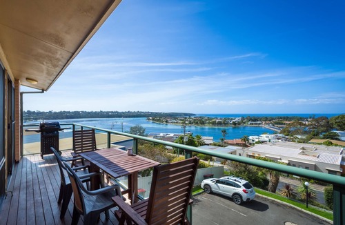 Merimbula Apartment | Panoramic Townhouses (3 Bedroom Pet Friendly Apartment with views) - 1+nights