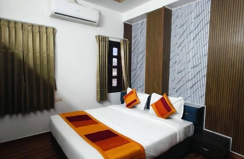 Nathdwara Hotel | Papaya Leaf inn