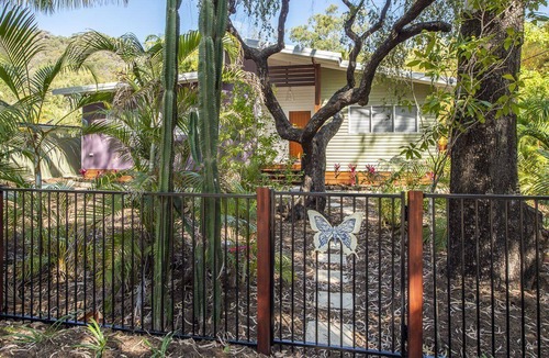 Horseshoe Bay House | Papillon Bleu