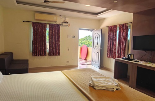Injambakkam Hotel | Park Inn Beach Resort