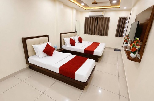 Rau Hotel | Parth Paradise Hotel