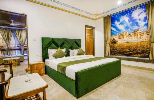 Udaipur Hotel | Pax Hotel Grand Blue 3 min walk from Udaipur city Railway Station