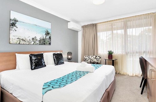 Nelson Bay Hotel | Peninsula Nelson Bay Motel and Serviced Apartments