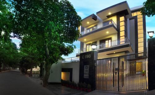 Sushant Lok Apartment | Perch Arbor Suites