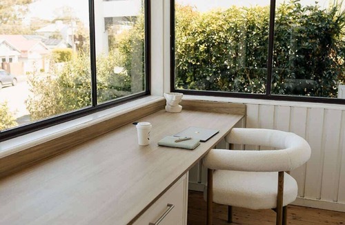Tighes Hill House | Pet Friendly 3 Bed Home w Workspace & Creek Views