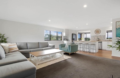 Surf Beach House | Pet-Friendly Home Walk to Beach