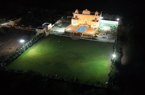 Ibrahimpatan Villa | Petal of Udaipur Palace - 9BR - Pool by Homeyhuts