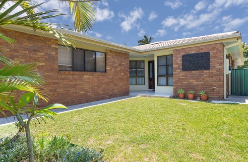 Iluka House | Pete's at Iluka: Quiet Street Living Just Steps from Town