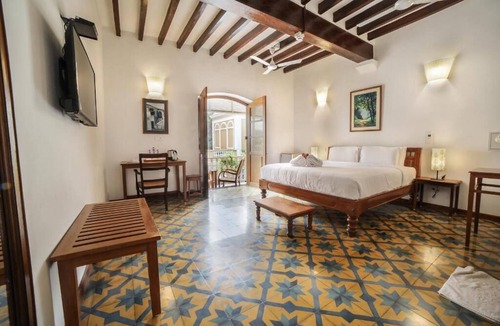 White Town Hotel | Petit Palais