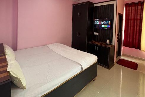 Nahan House | Pine View Guest House