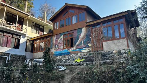 Jibhi Hotel | PineNest Cottages & Cafe