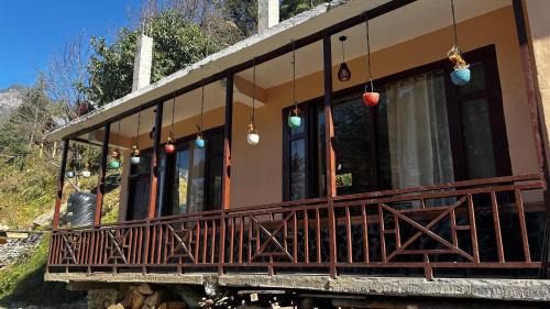 Jibhi Hotel | PineNest Cottages & Cafe