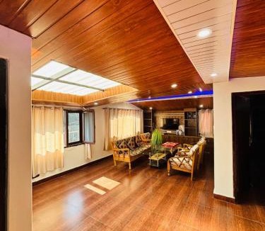 Shimla Apartment | Pinewood View Homestay