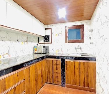 Shimla Apartment | Pinewood View Homestay