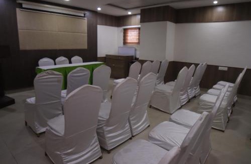 Tiruchirappalli Hotel | PLA RESIDENCY Trichy near Rockfort Temple