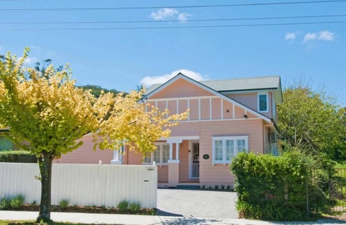 Bowral House | Plum Tree Cottage –pets welcome, WiFi