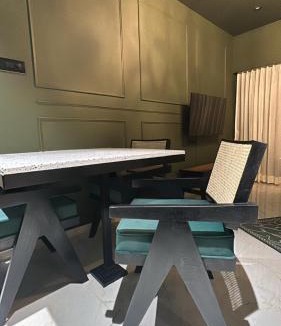 Pali Hill Apartment | Plush Bandra West - Luxury 2BHK Apartment & Study