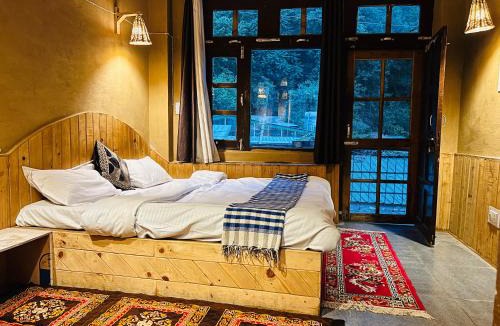 Banjar House | Pond & Stone Homestay