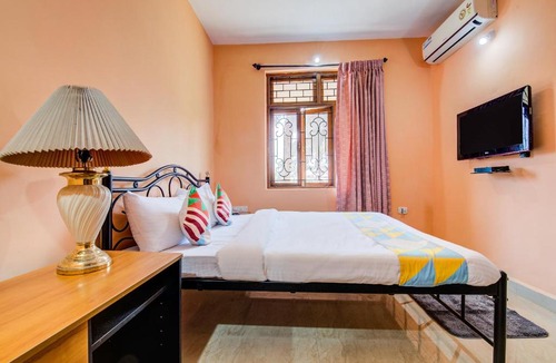 Sernabatim Apartment | Pool-View 1BHK Home in Colva, Goa