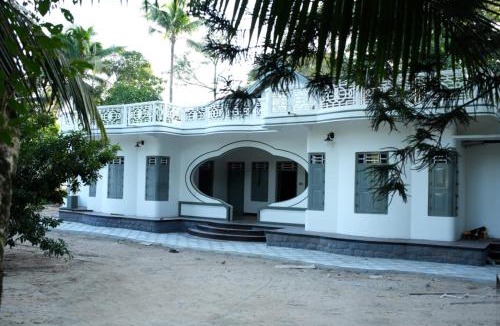 Cherthala Bed & Breakfast | Poonath House Nr Arthunkal Beach Alappuzha Kerala