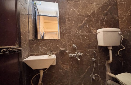 Jabalpur Hotel | Preet Residency Homestays
