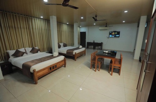 Kunnamkulam Hotel | Premier Tourist Home