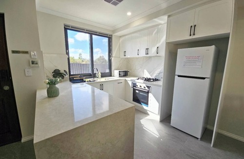 St James House | Premium Modern Homestay-Walk to Curtin University