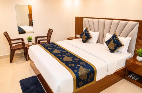 Vrindavan Hotel | Premium Radhe Dham Hotel & Restaurant - Fully AC - Only 5 Min Drive to Prem Mandir, Newly Build