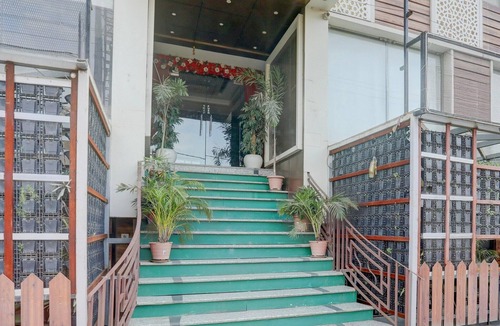 Danapur House | PremiumTHE GOLDEN CROWN HOTEL