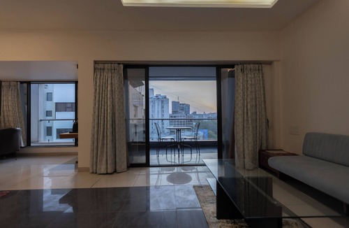 Vadodara Hotel | Pride Biznotel Alkapuri