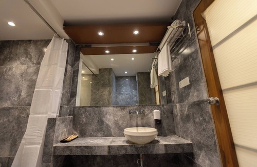 Vadodara Hotel | Pride Biznotel Alkapuri