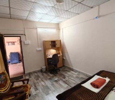 Bhopal Villa | Prime Area 1AC Room Budget Stay