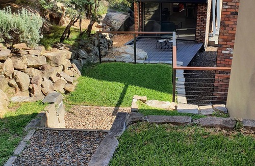 Turramurra Cottage | Private Cottage with Peaceful Leafy Outlook
