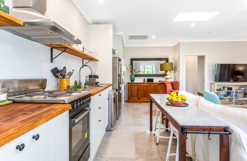 Mittagong Apartment | Private, stylish two bedroom cottage nestled in a spacious park like setting.