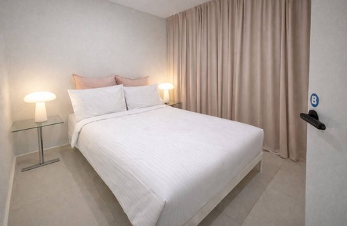 Wolli Creek Hotel | ProHouse - One room in a 3bed3bath apartment near airport and Sydney CBD (R1)