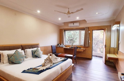 Sidhpur Hotel | Quartz Himalayan Brothers